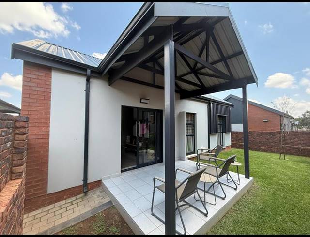 3 BEDROOM TOWNHOUSE FOR SALE IN NORTH RIDING AH